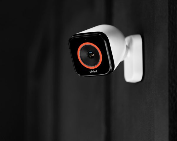 vivint-outdoor-camera-pro-black-house